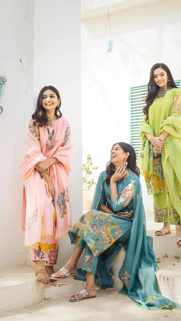 Parrot Green Kalamkari Animal Design Printed Kurti Set with Dupatta & Lace Detailing वंtara