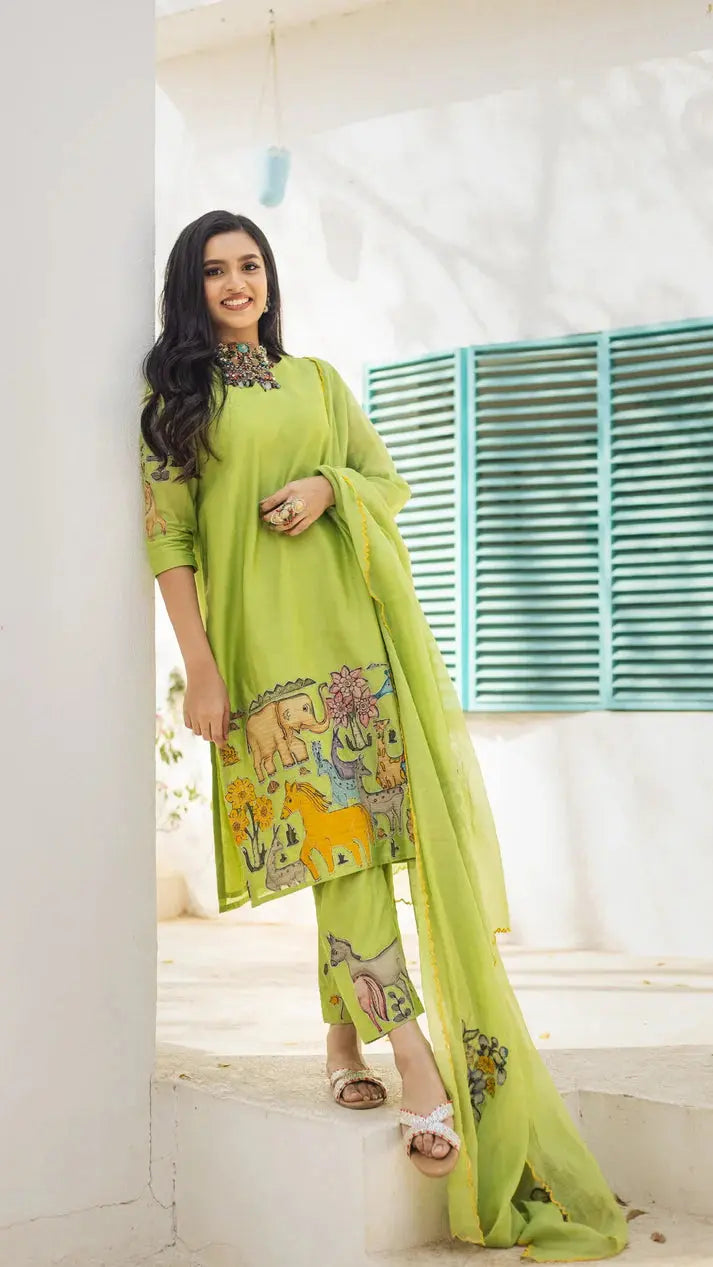 Parrot Green Kalamkari Animal Design Printed Kurti Set with Dupatta & Lace Detailing वंtara