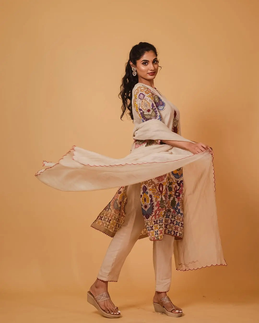 Elegant Cotton Kalamkari Beige with Multicolor Design Kurta Set with Dupatta वंtara